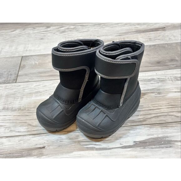 Cat & Jack black snow boots/winter boots size 5 - Picture 1 of 12